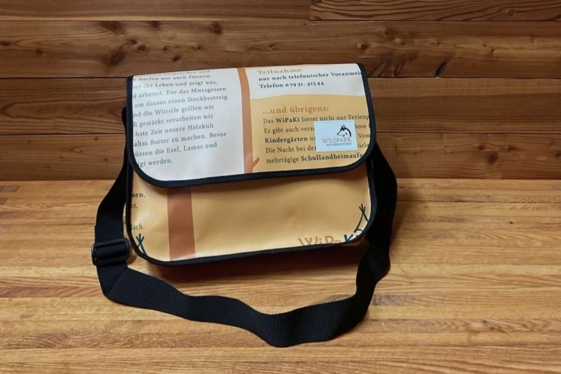 Mittlere Tasche “…und übrigens”